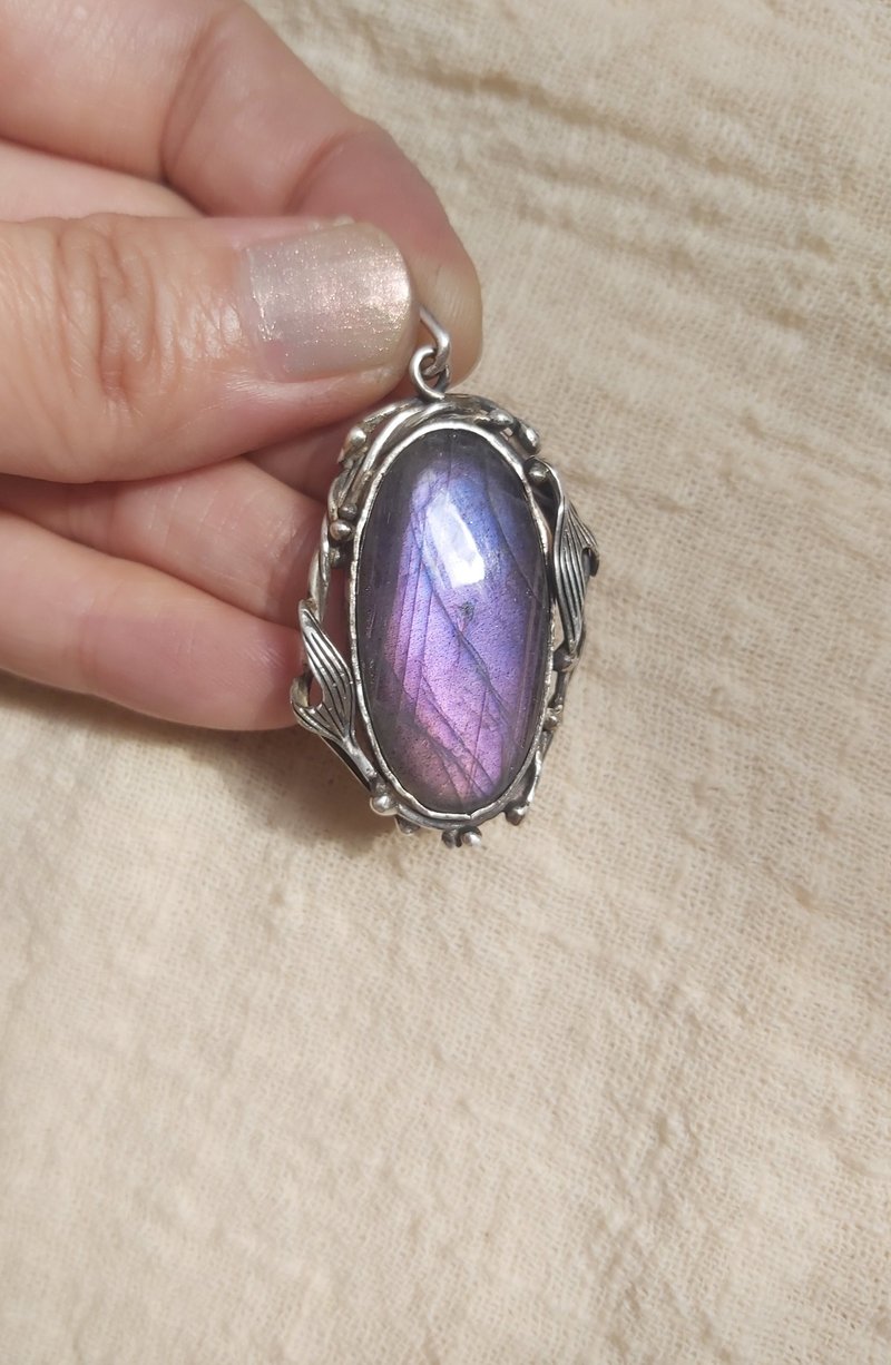 Purple Labradorite Goldwork Handmade Pendant - สร้อยคอ - เงินแท้ 