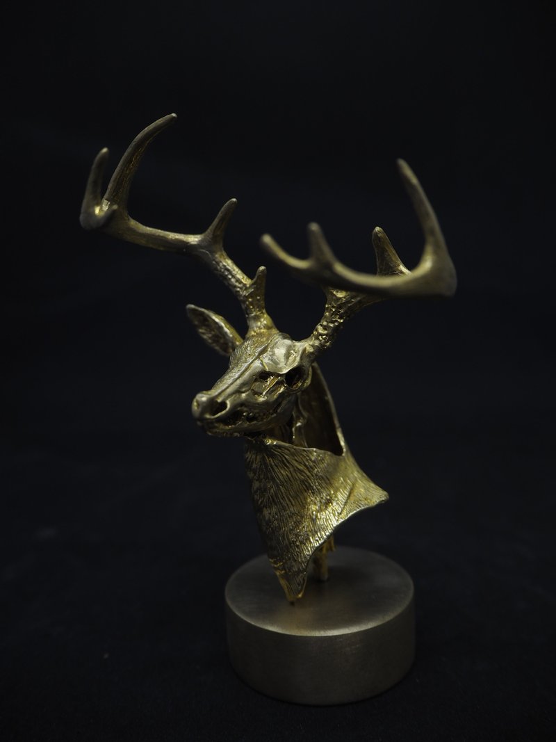 Above the vegetation. NO.09-2 bone head white-tailed deer / ornaments / Bronze - Items for Display - Copper & Brass Gold