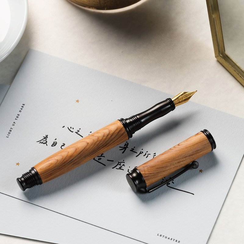[Old Pal series fountain pen/ball pen] Taiwanese cypress | Customized in Chinese and English (single product) - ปากกาหมึกซึม - ไม้ สีนำ้ตาล