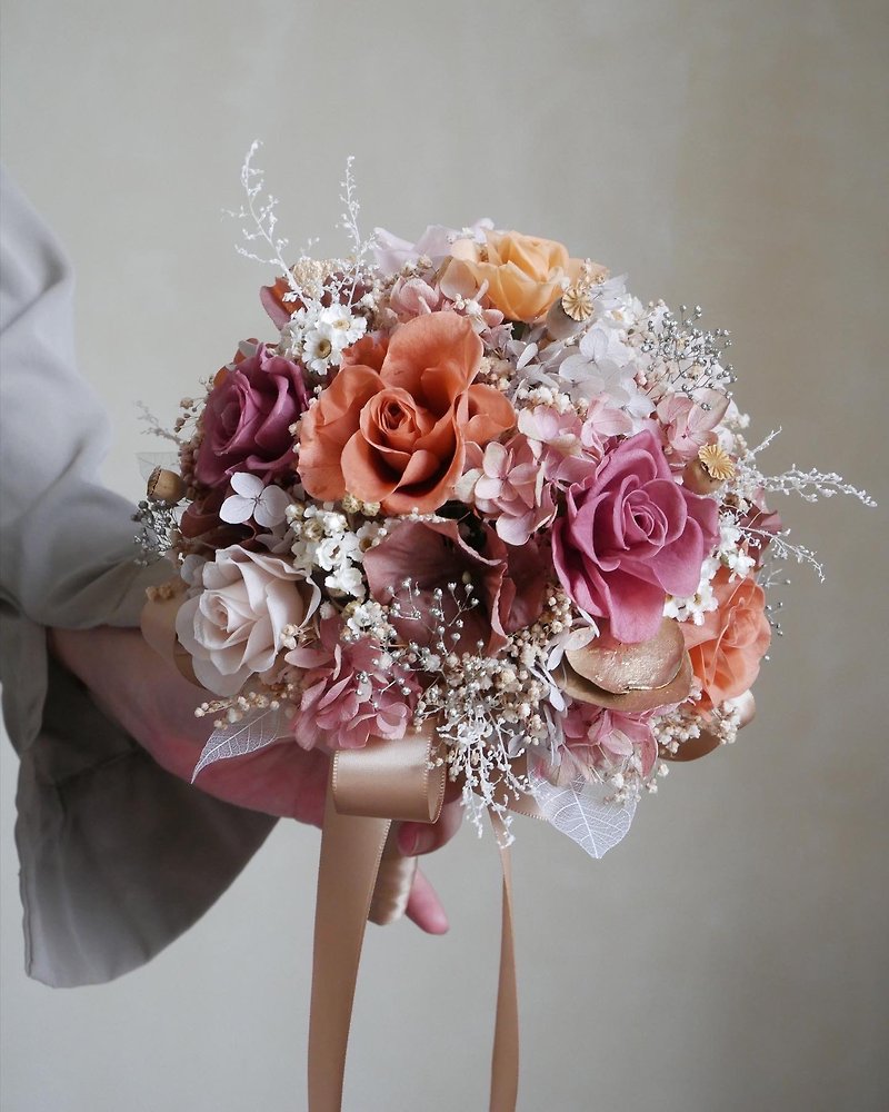 【About flower art│European style bouquet】Eternal life dry bouquet custom bridal bouquet wedding - Dried Flowers & Bouquets - Plants & Flowers Khaki