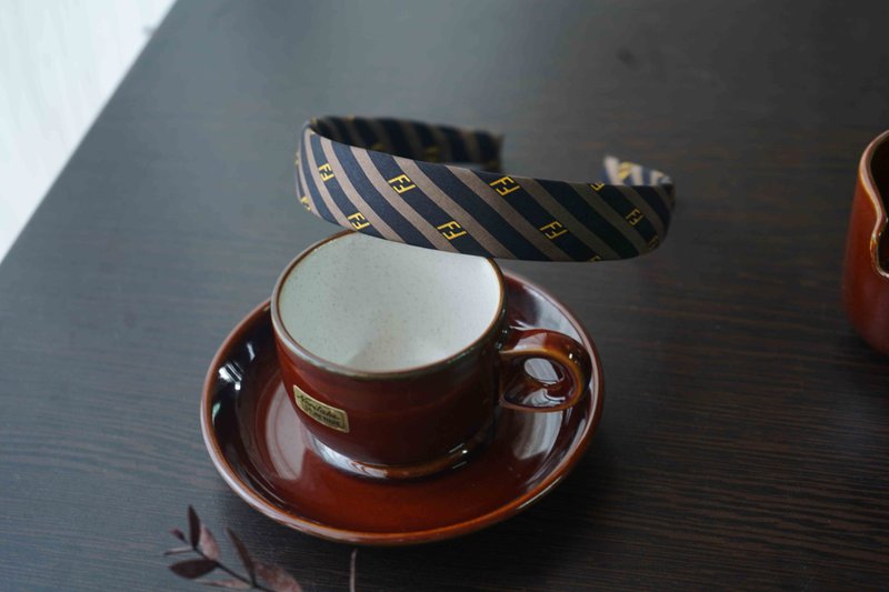 古董領帶改製手工髮箍-FENDI苦巧克力棕-窄版 - 頭箍/髮帶/髮圈 - 絲．絹 咖啡色