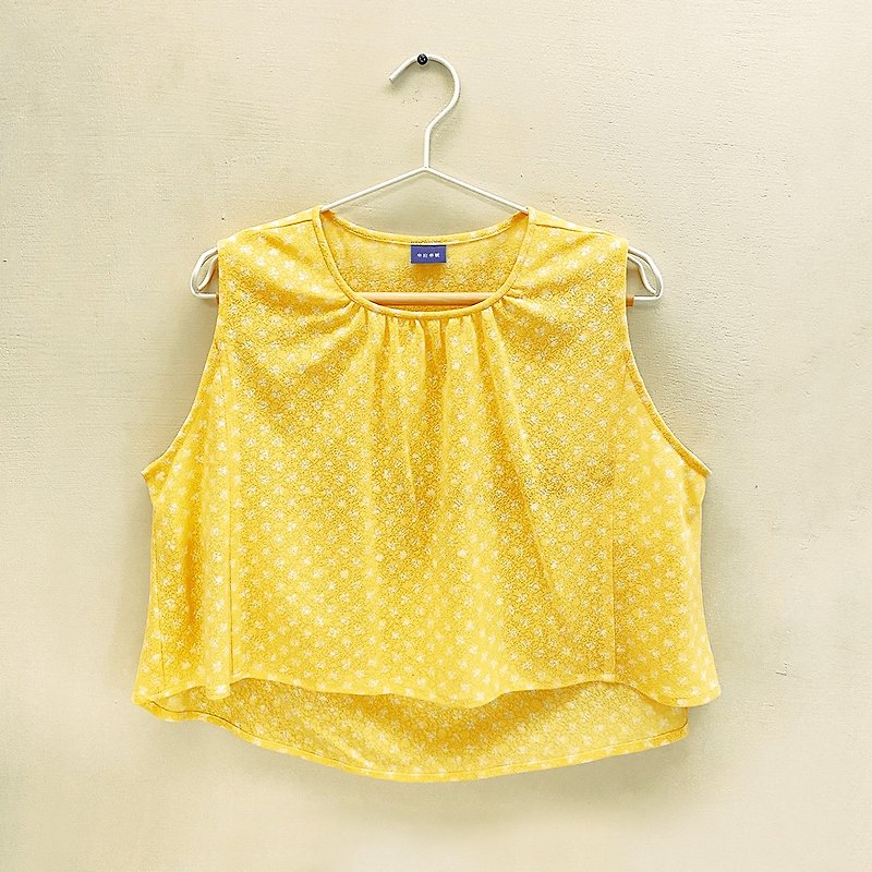 Spring/Summer/ Evening Gypsophila Sleeveless Cropped Top - Women's Vests - Polyester Yellow