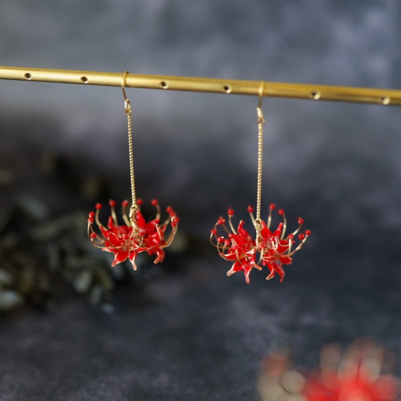 Red spider lily chandelier Clip-On - ต่างหู - เรซิน สีแดง