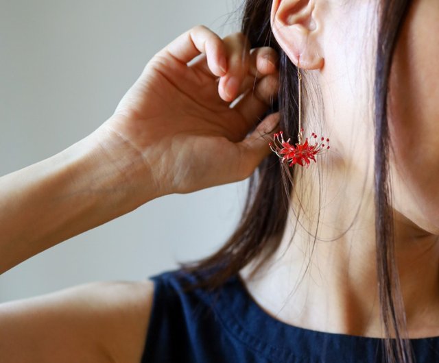 彼岸花のシャンデリアピアス/イヤリング - ショップ ちくわ