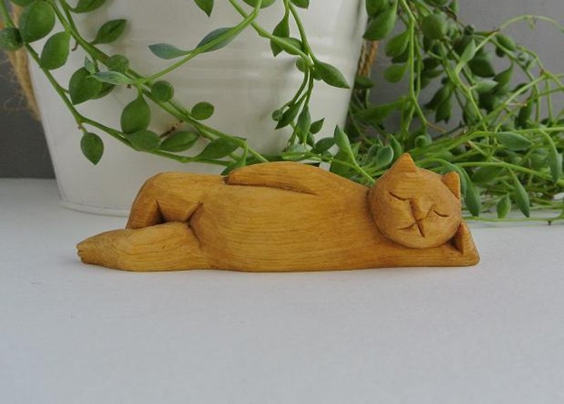 お昼寝猫　ナチュラルブラウン - 置物 - 木製 ブラウン