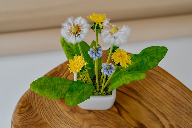 Artificial dandelions in pot, lifelike dandelions, blue hyacinth, gift for her - 乾花/永生花 - 塑膠 黃色