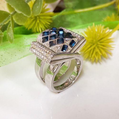 挪亞方舟古董飾品 Vintage Jewelry 【西洋古董飾品】厚磅綻放藍極閃爍萊茵鑽 彎曲綻放銀戒指