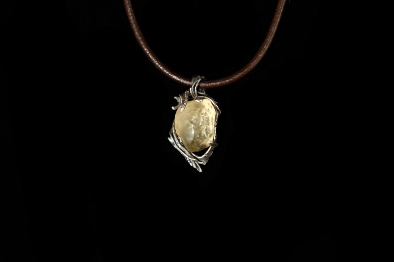 【Series of Space】Lybian gold tektite _ Space pendant 1 (Intact version) - Necklaces - Gemstone Yellow