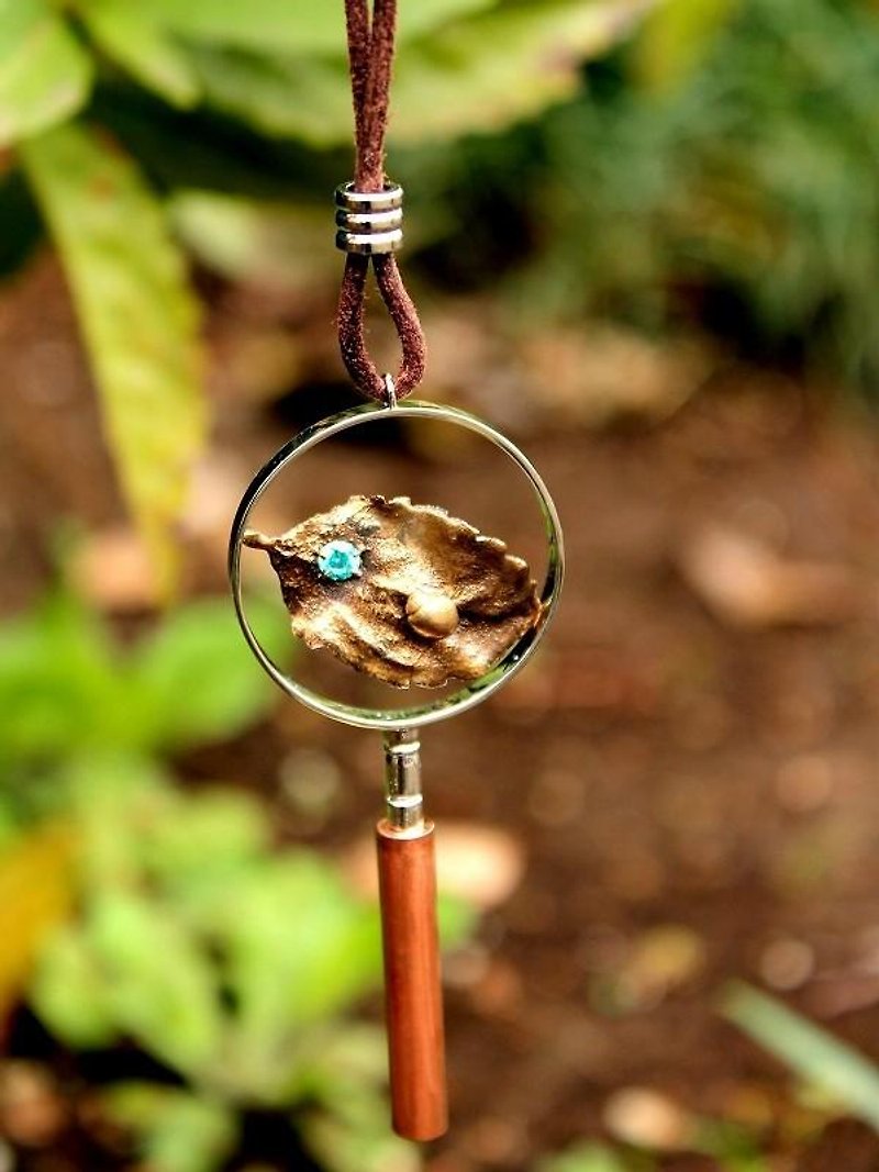 Magnifying glass necklace - Ladybug - สร้อยคอ - โลหะ สีทอง