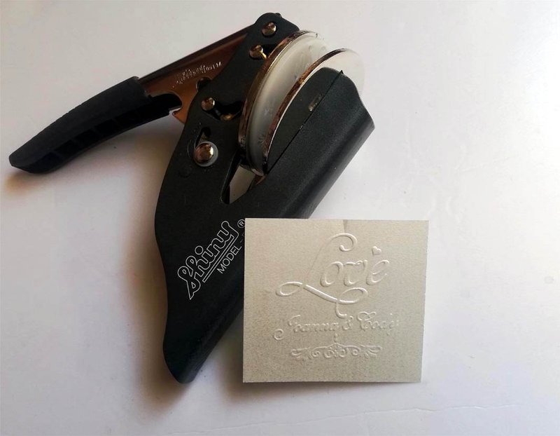 客製化輕型鋼印-Logo/壓印/浮雕/打凸/喜帖/名片攜帶型f - 印章/印台 - 其他金屬 咖啡色