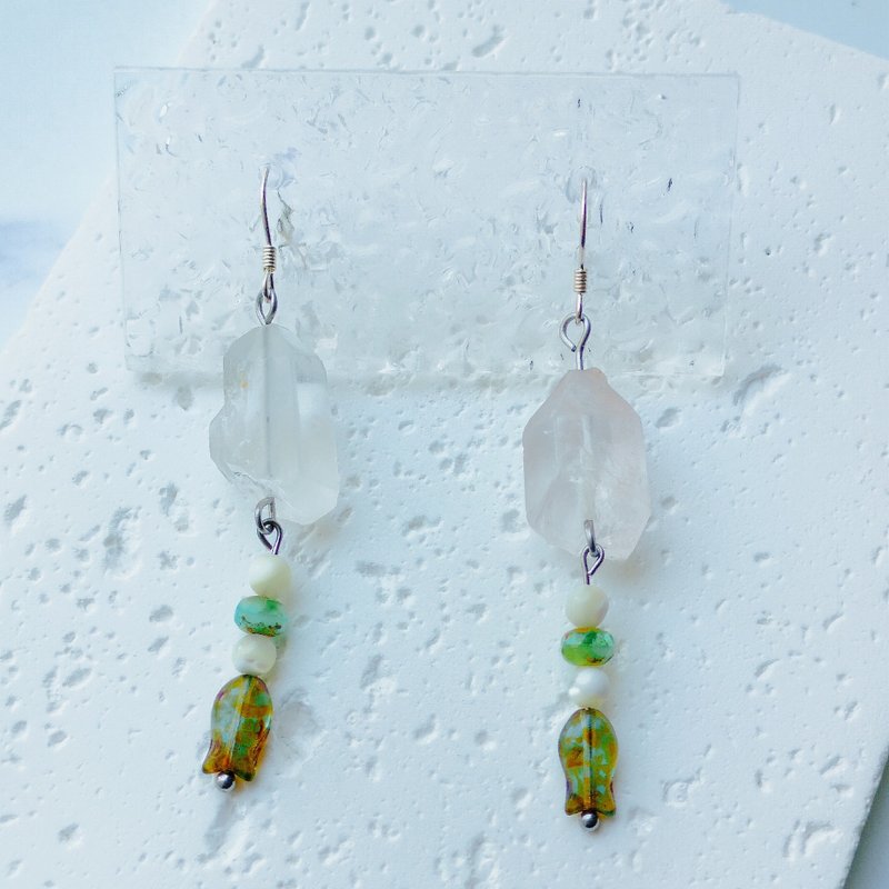 【Fish】 Glass Beads and Natural Stones Earrings - Earrings & Clip-ons - Glass Green