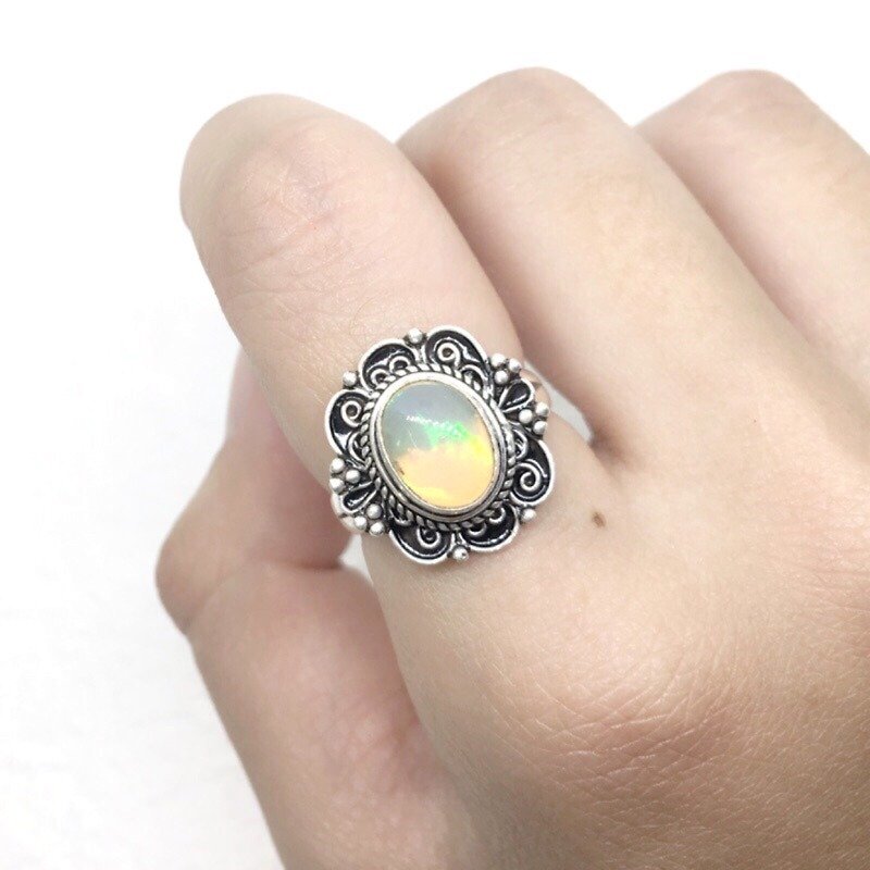 蛋白石歐珀925純銀古典設計戒指 尼泊爾手工鑲嵌製作 - 戒指 - 寶石 多色
