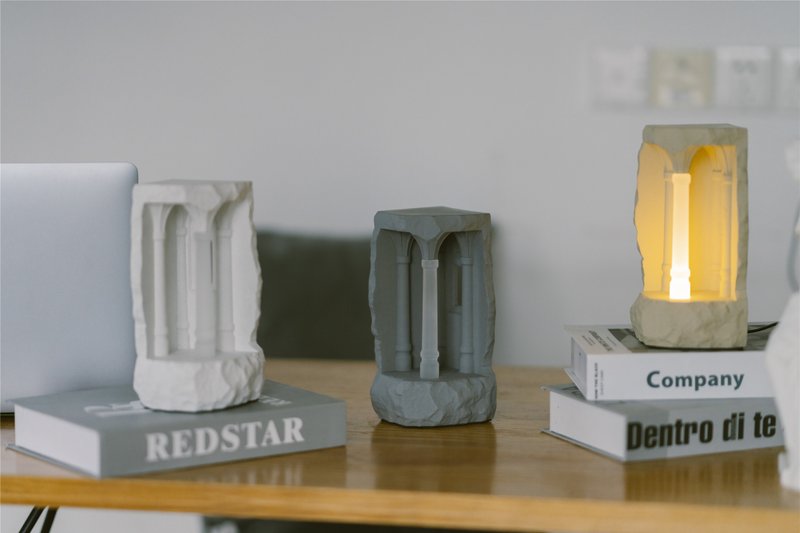 Ancient Roman column Cement table lamp industrial style clear water concrete night lamp atmosphere lamp USB lamp decoration - โคมไฟ - ปูน สีเทา