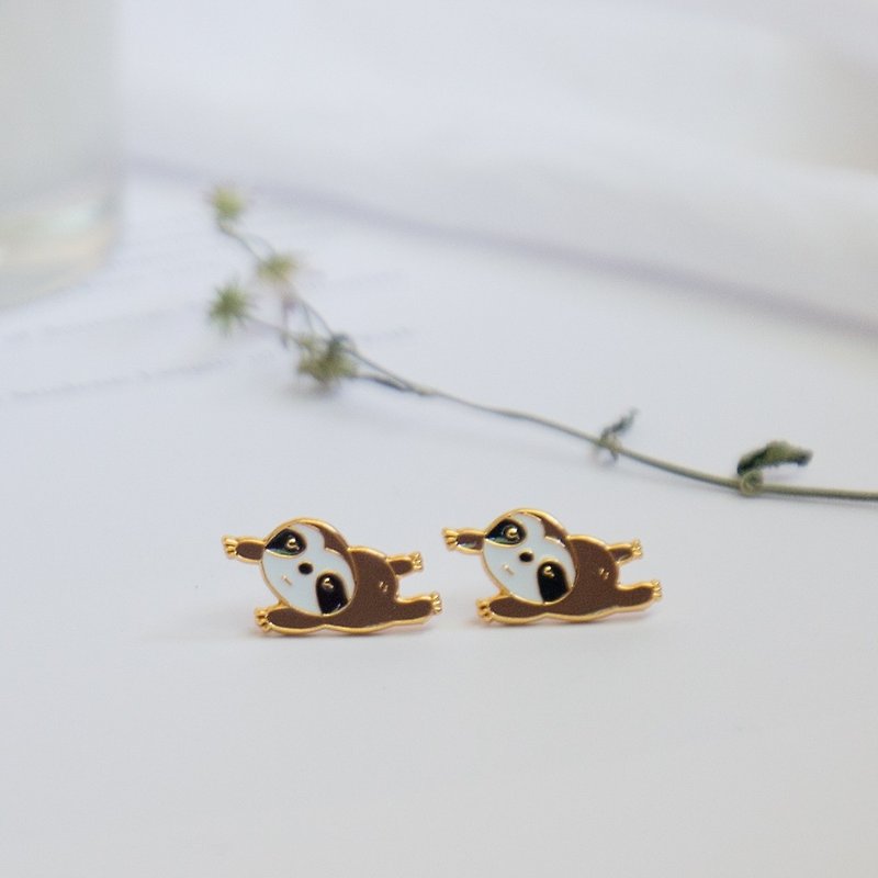 sloth cute animal clip-on earrings carton packaging - ต่างหู - วัตถุเคลือบ สีนำ้ตาล