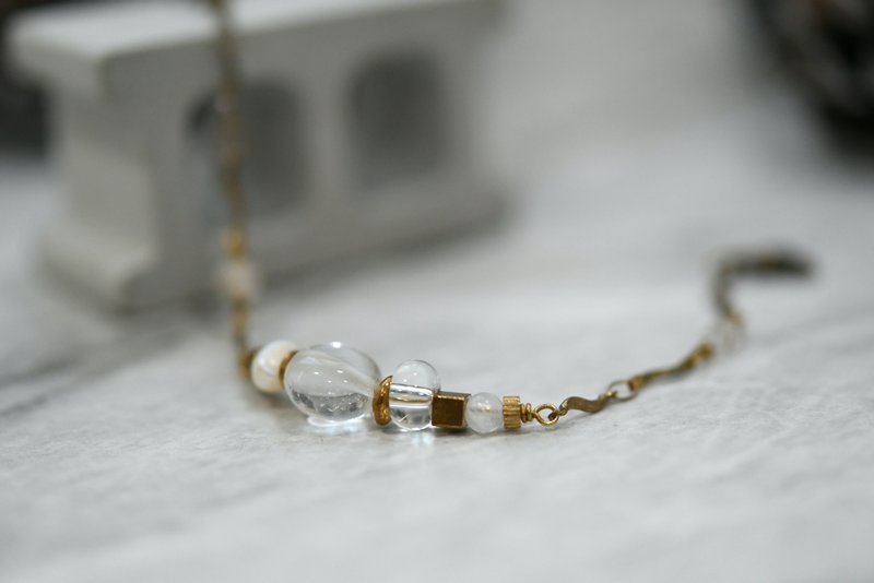 White Bubble │ White Crystal x Pearl x Bronze │ Bronze Bracelet - สร้อยข้อมือ - ทองแดงทองเหลือง ขาว