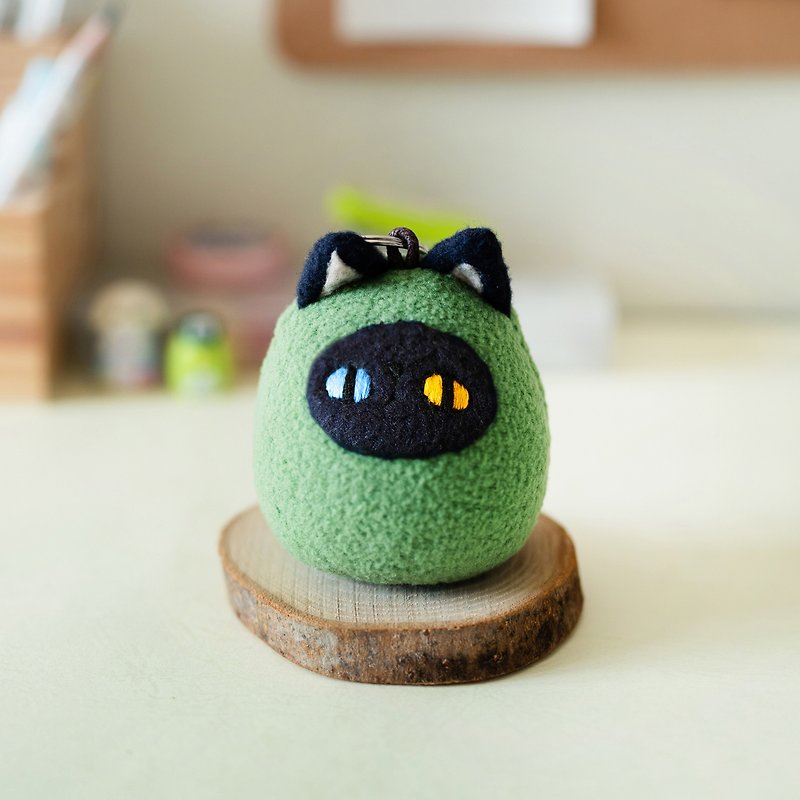 Handmade Avocado Black Cat Plushie Keychain - Keychains - Other Materials Green