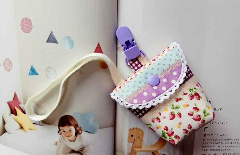Strawberry cotton lace Miyuki gift nipple storage bag pacifier bag pacifier clip - ผ้ากันเปื้อน - ผ้าฝ้าย/ผ้าลินิน สึชมพู