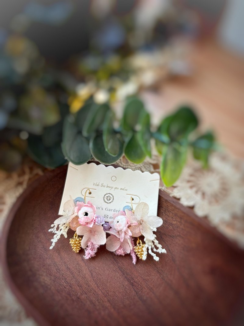 粉紅白花短耳環 - 耳環/耳夾/耳骨夾 - 植物．花 粉紅色