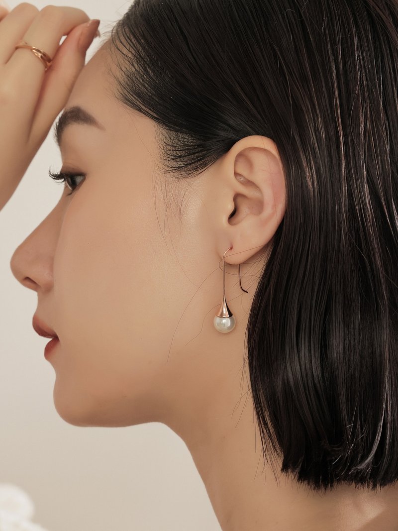 Water drop pearl. white steel earrings - ต่างหู - สแตนเลส สีทอง