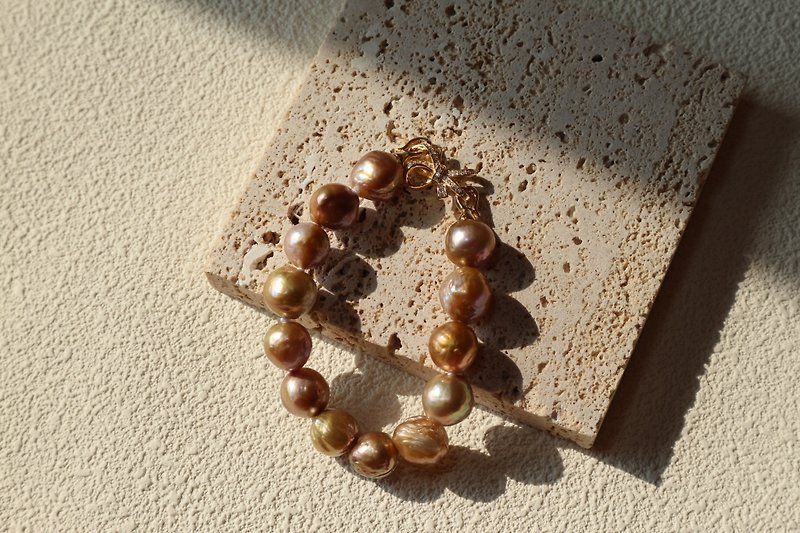 Baroque special selection avocado gold bracelet pearls - Bracelets - Pearl White