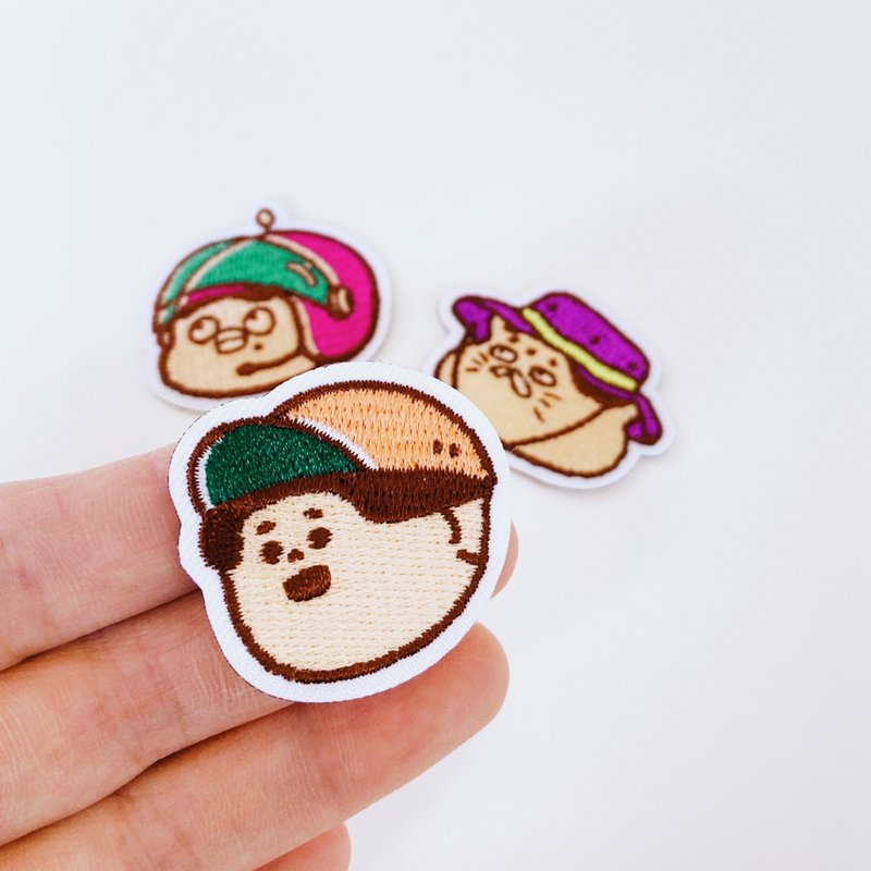 愚室潮帽系列 刺繡燙貼布 別針 - 徽章/別針 - 繡線 白色