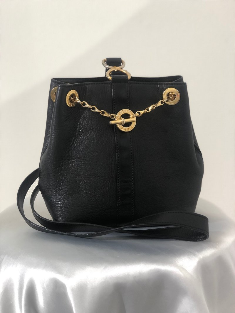 【 日本直送　名牌中古包 】CELINE セリーヌ トグルチェーン マンテル レザーショルダーバッグ ブラック vintage ヴィンテージ s2ztup - 側背包/斜背包 - 真皮 黑色