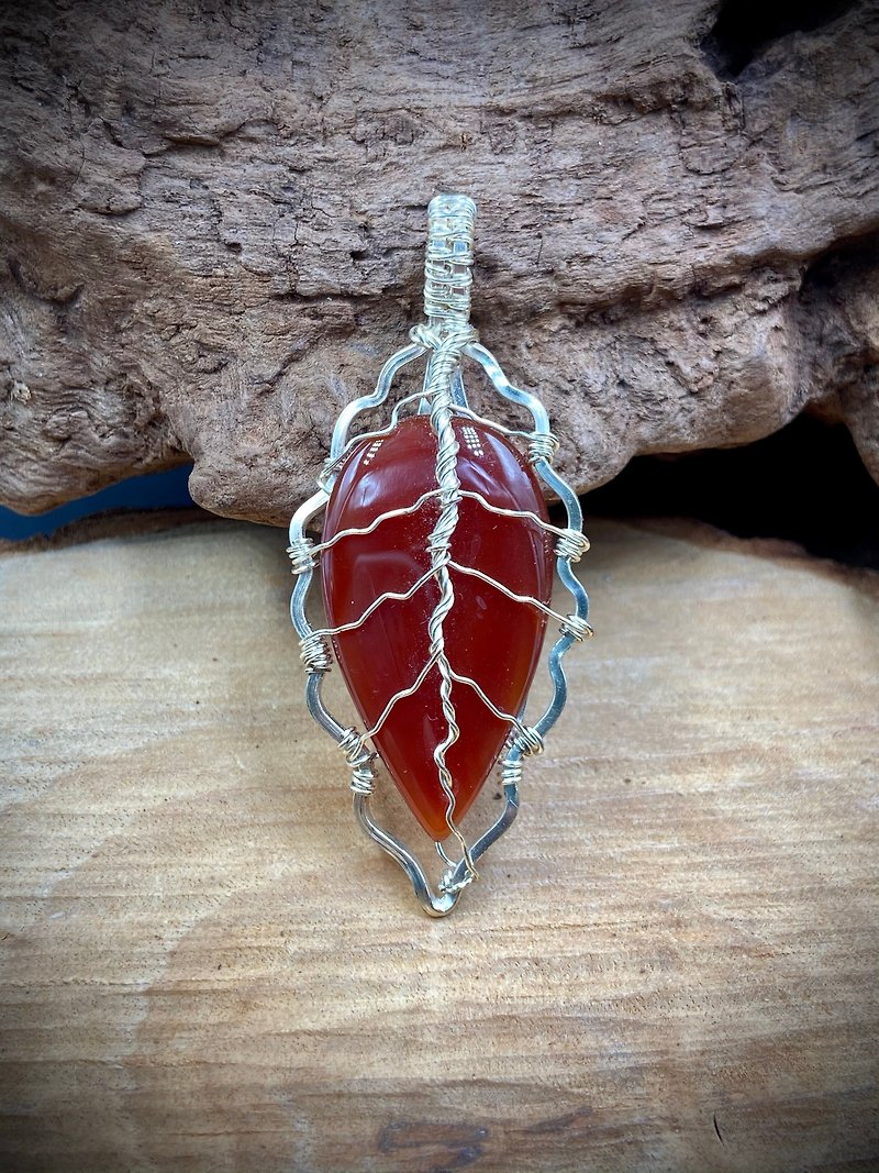 Lubar slowly weaves red agate and chalcedony metal weave (get rich with one leaf) - สร้อยคอ - หยก สีแดง