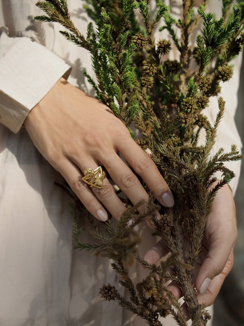 Wolf Stacking Ring Set - Wolf Rings, Moon Ring, Mountain Ring and Triangle Ring. - 戒指 - 純銀 金色
