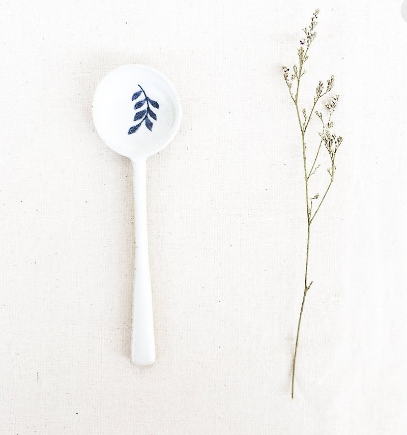 Handmade Ceramic Short Spoon - Leaf - ช้อนส้อม - ดินเผา ขาว
