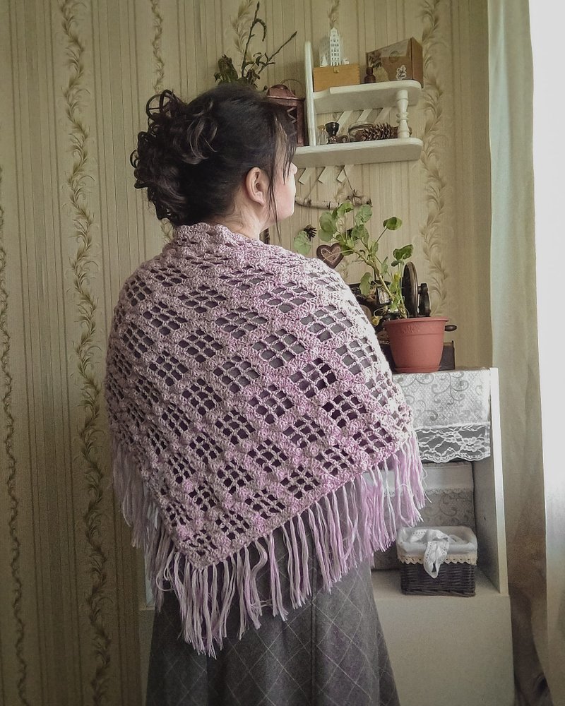 Cottagecore crocheted shawl Pale pink wool lace knitted shawl - 圍巾/披肩 - 木頭 粉紅色
