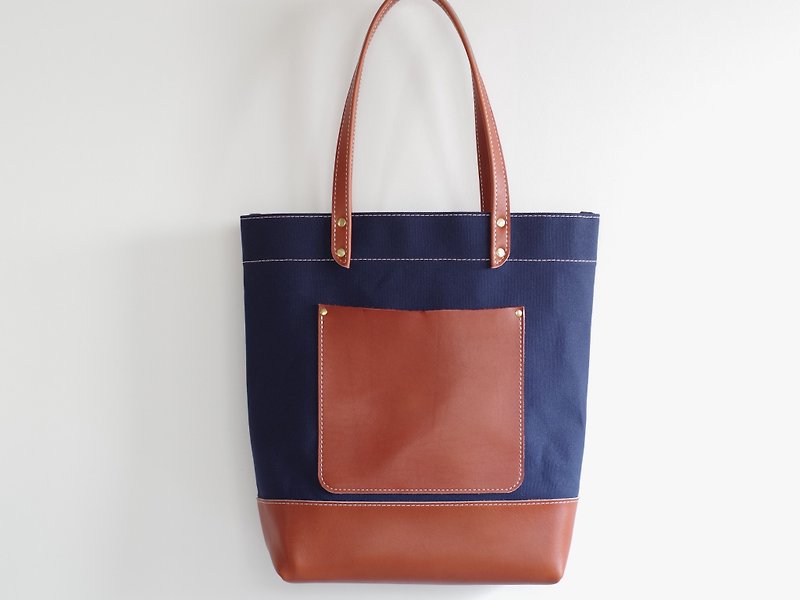Leather × canvas tote bag - กระเป๋าถือ - หนังแท้ สีน้ำเงิน