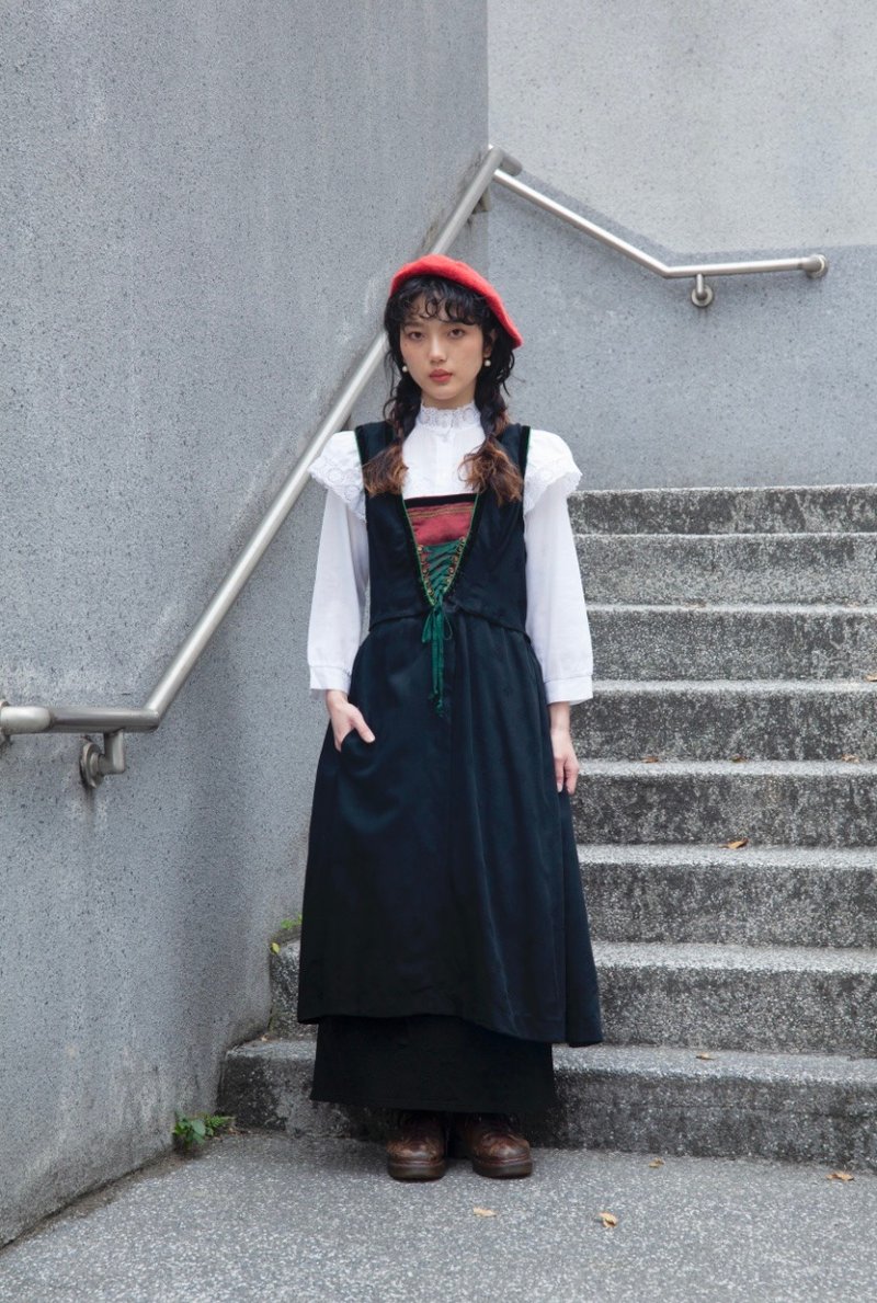 裊裊百貨公司-Vintage 黑底綠滾邊可拆式絨布奧地利洋裝 - 洋裝/連身裙 - 棉．麻 