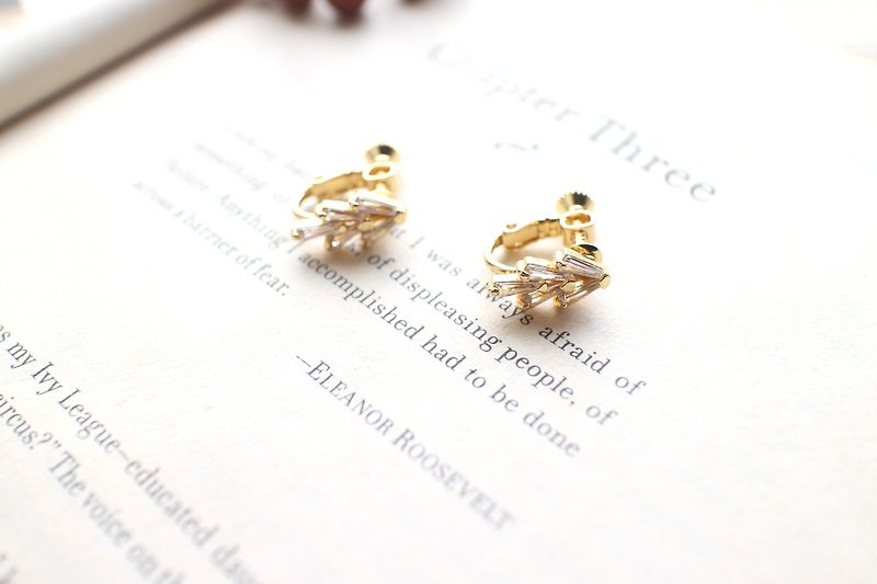 Man gold - zircon brass earrings - clip-type - ต่างหู - โลหะ สีทอง