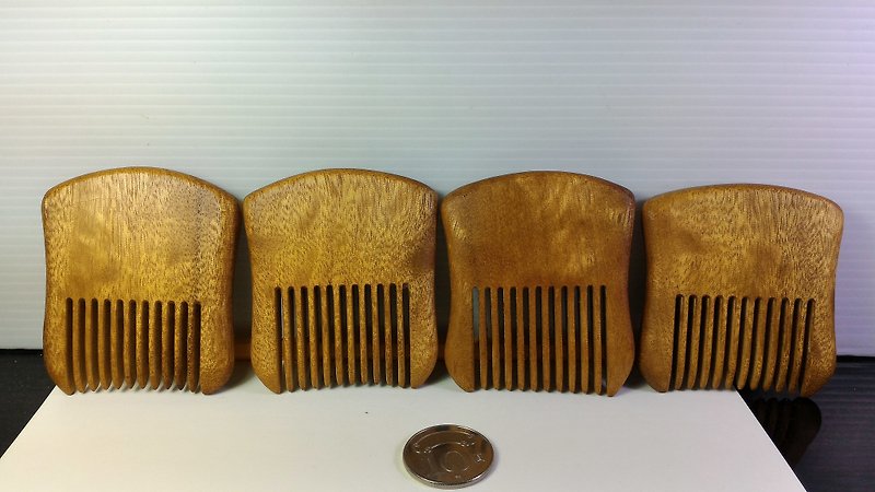 Taiwan Cinnamomum camphora log pocket comb (square comb) - อื่นๆ - ไม้ 