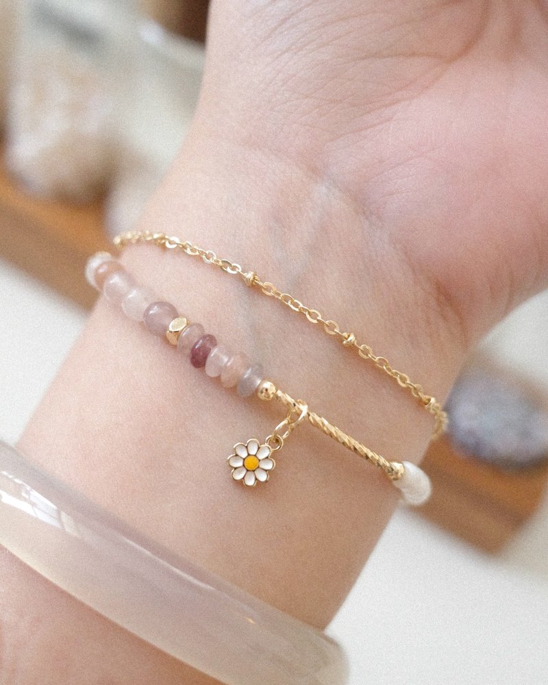 Daisy-violet Stone design bracelet - สร้อยข้อมือ - เครื่องเพชรพลอย สีกากี