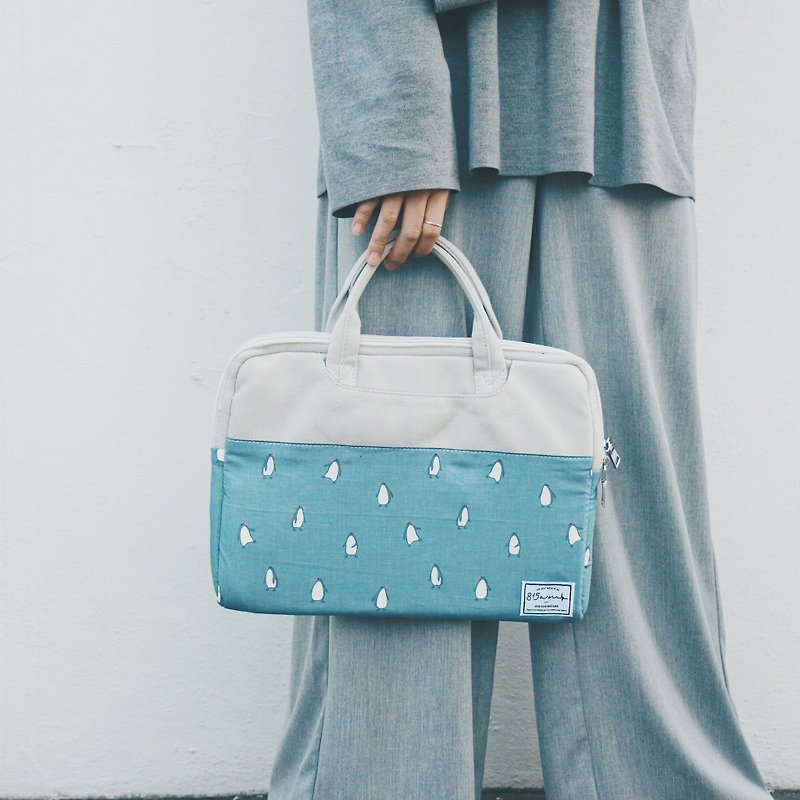 Gray and blue penguin-color-coded fabric laptop bag (13-14 inches) / 815a.m - กระเป๋าแล็ปท็อป - ผ้าฝ้าย/ผ้าลินิน ขาว