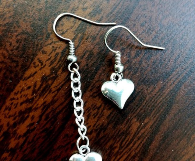 Asymmetrical silver heart earring Shinigami silver heart