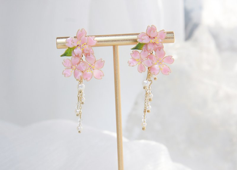 [Romantic Sakura] Handmade original earrings Bronze resin wedding gift - Earrings & Clip-ons - Resin Pink