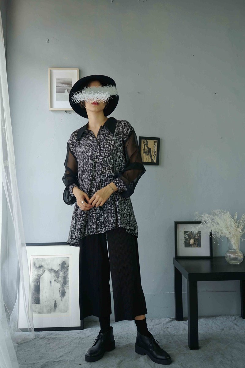 トレジャー ハント ヴィンテージ - 黒と白のポイント カラー シアー シフォン レトロ フローウィー シャツ - シャツ・ブラウス - ポリエステル ブラック