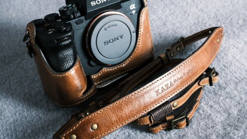 新品 KAZA SONY α7rⅢ α7RⅢ レザー カメラ ケース α7 SONY α7 III/α7R III用レザーケース・ボディスーツ