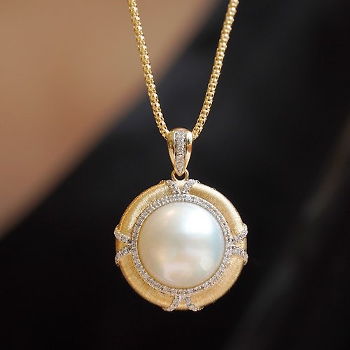WhiteKuo高級珠寶訂製所 【WhiteKuo】18k天然海水圓形馬貝珍珠鑽石拉絲吊墜