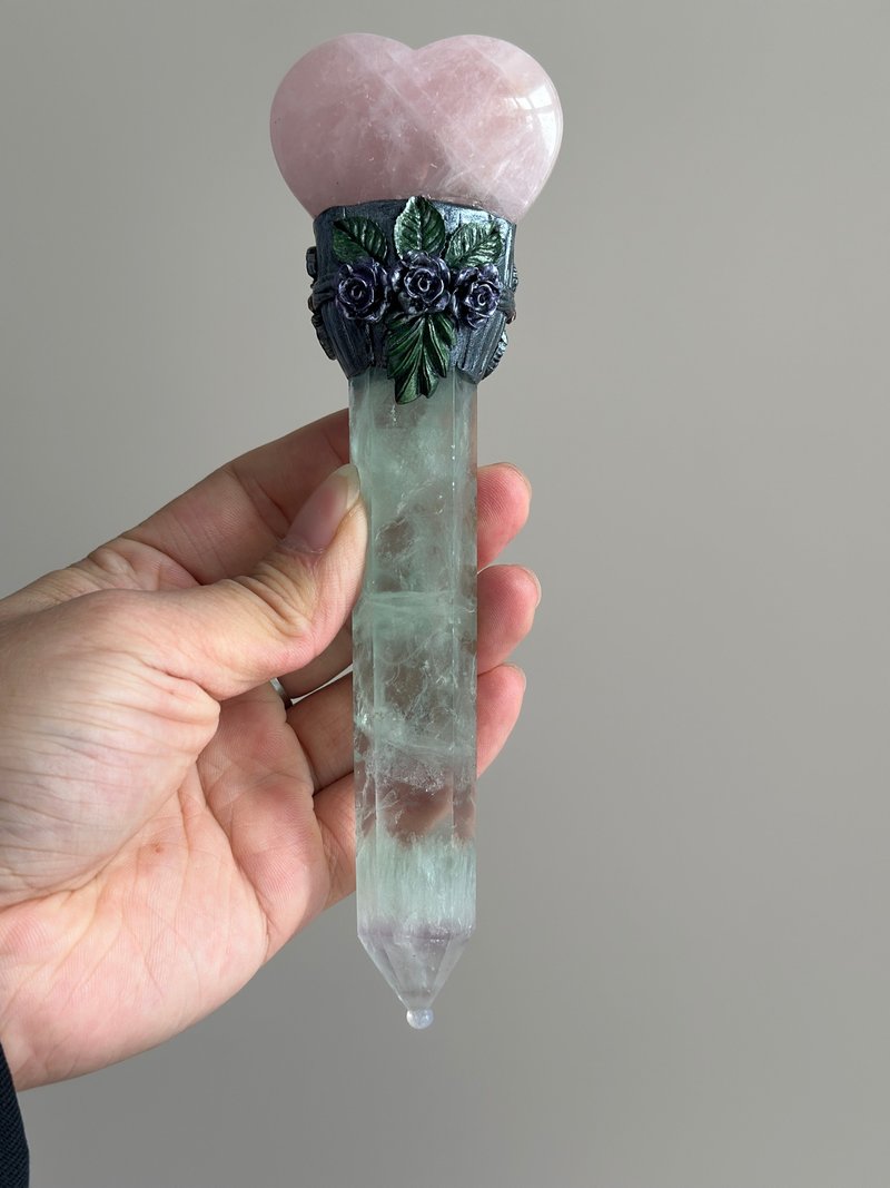孤品僅一件純手工製作綠螢石水晶魔法棒療愈家居擺件 - 擺飾/家飾品 - 水晶 綠色