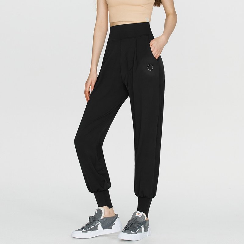 Front2line Micro Fresh yoga loose-fitting leggings classic black FPK0981BLACK - ชุดโยคะ - ไนลอน สีดำ