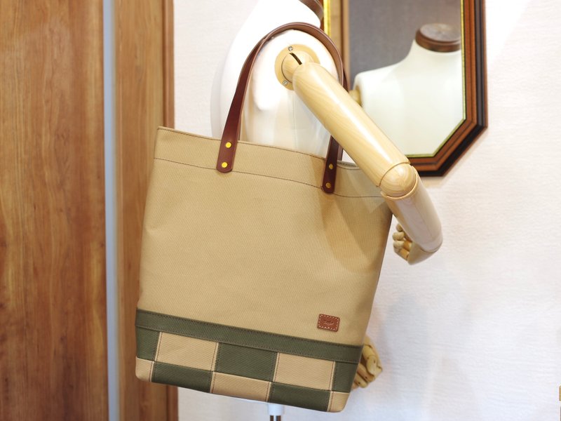 レザーハンドル帆布縦長トートバッグ マッシュルーム×オリーブ - 手提包/手提袋 - 棉．麻 卡其色