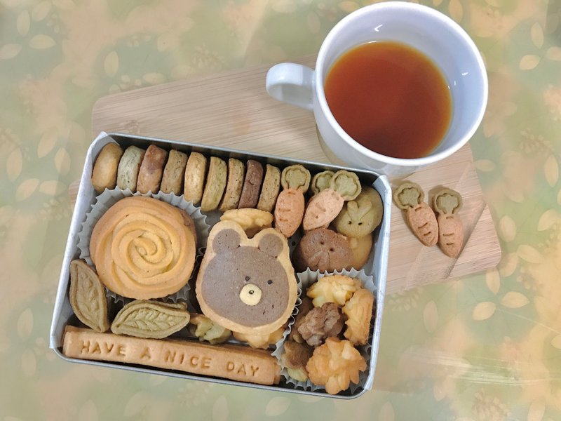 [Can be engraved & customized] Handmade biscuits in bear iron box - คุกกี้ - วัสดุอื่นๆ 