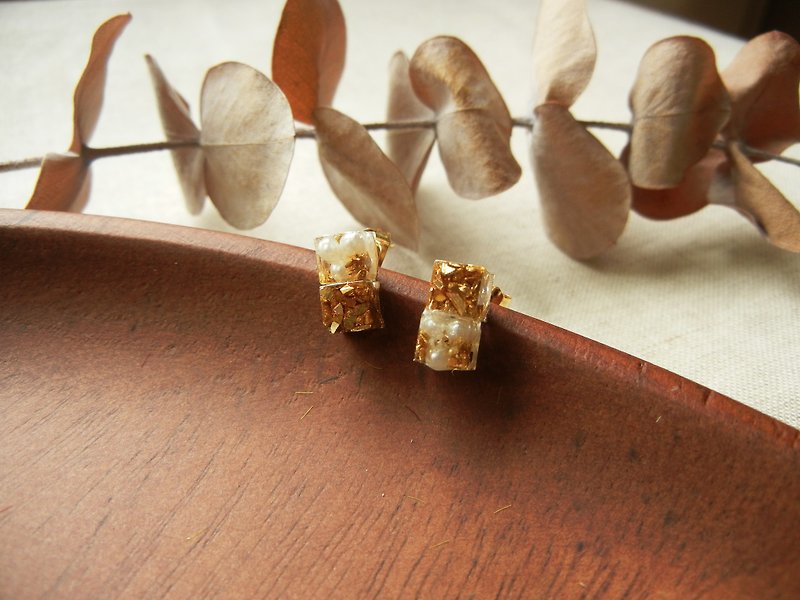 *coucoubird*Gorgeous-Mini Pearl Gold Foil Ear Pins/Square - Earrings & Clip-ons - Gemstone Gold