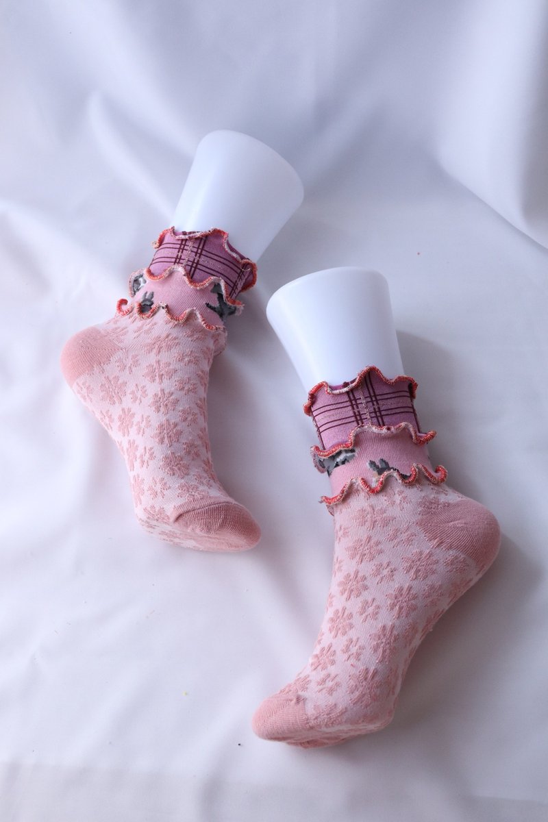 Pink rabbit pattern colorful mellow socks flashy socks unique size 22.5-25 women's socks - ถุงเท้า - วัสดุอื่นๆ สึชมพู