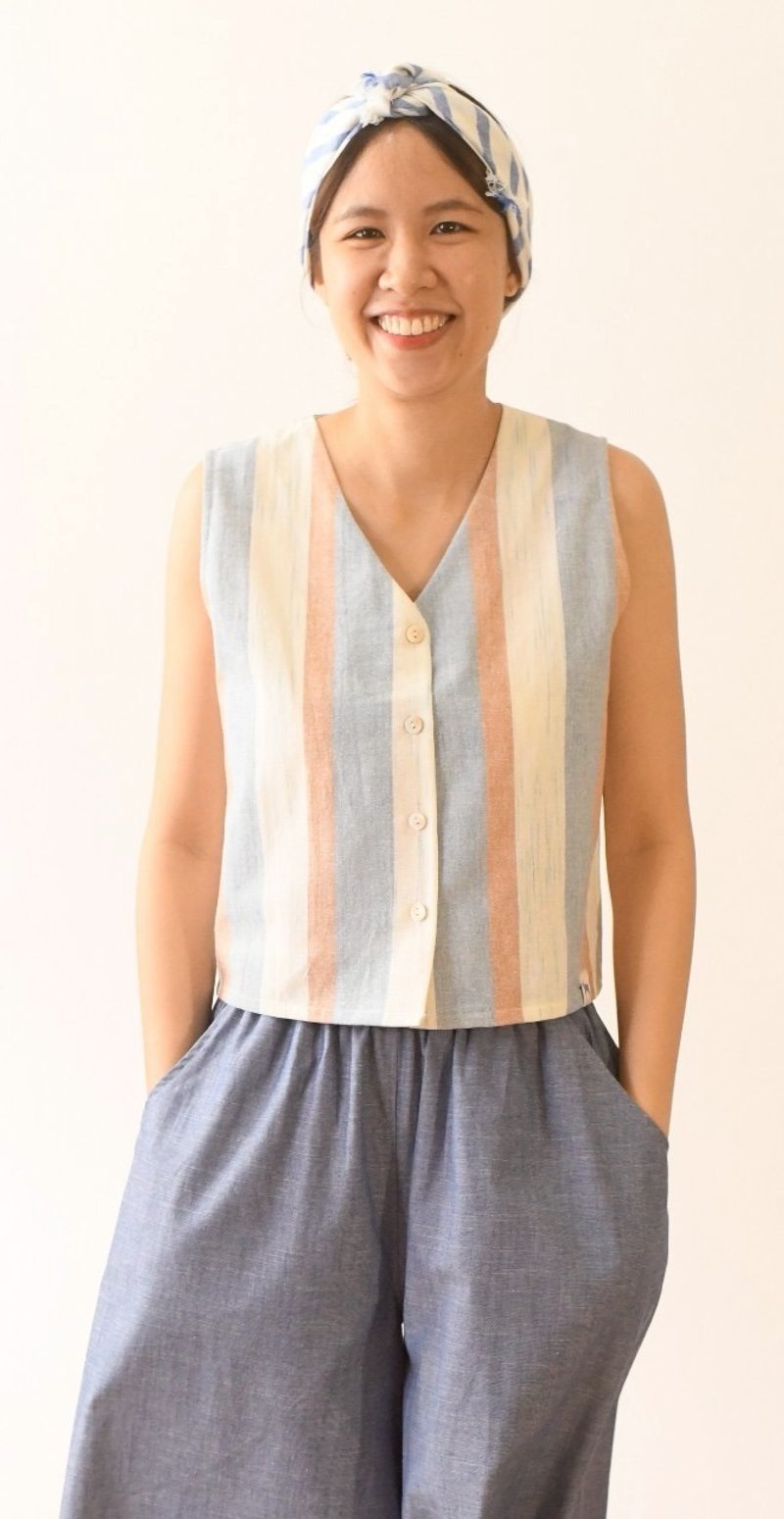 Handwoven cotton vest - 女上衣/長袖上衣 - 棉．麻 
