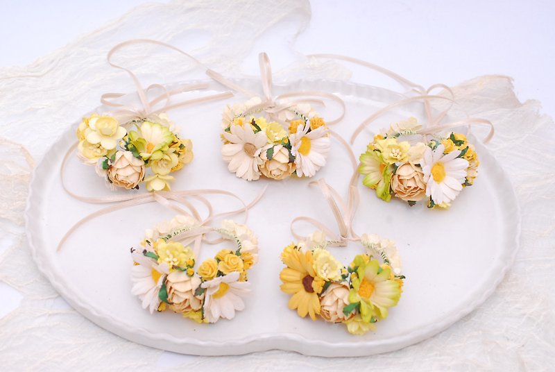 Paper Flower, 5 yellow wedding corsage, Wedding, daisy and some small flowers. - Bracelets - Paper Yellow