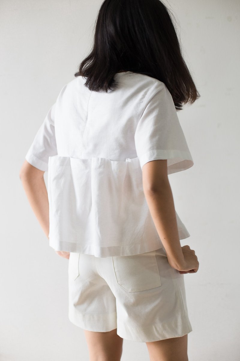 Mani Mina Short Sleeve Top with Back Pleat // White - 女裝 上衣 - 棉．麻 白色